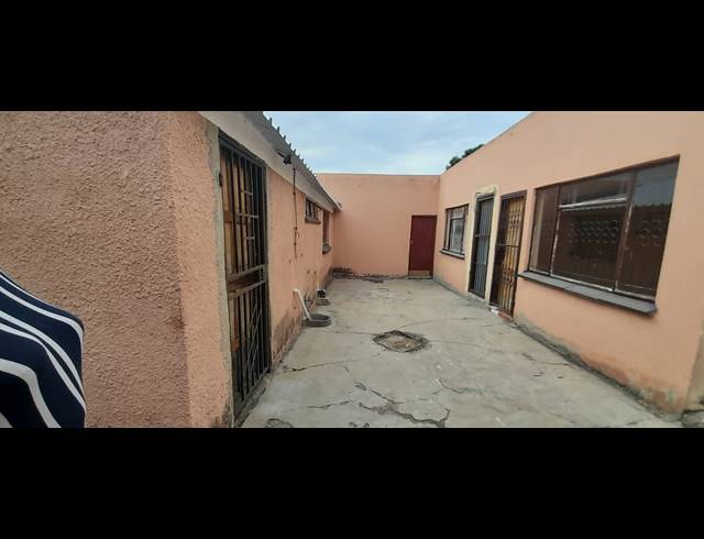 3 BEDROOM HOUSE FOR SALE IN SESHEGO A